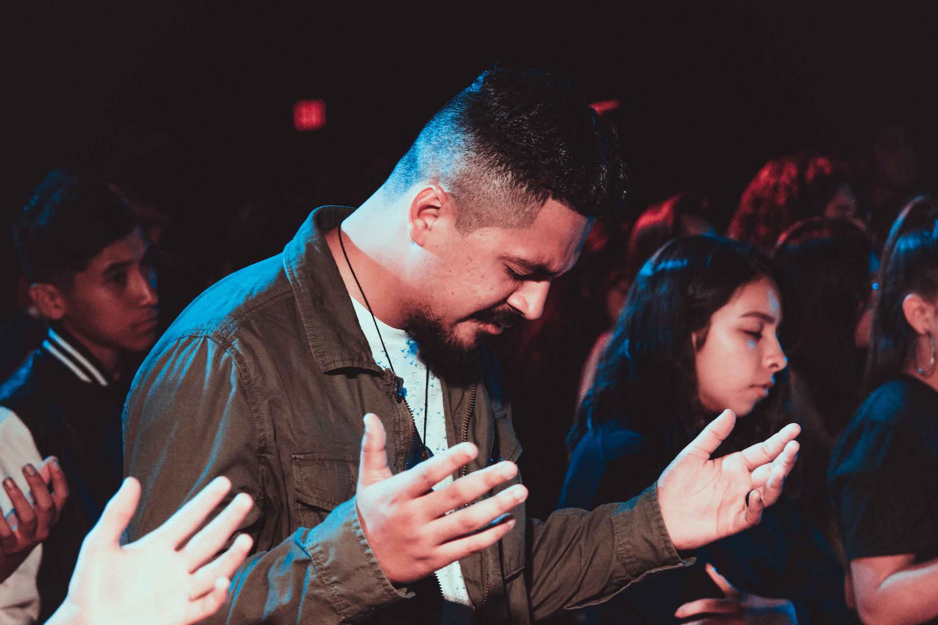 ismael-paramo-I-YAoNw2nds-unsplash man praying